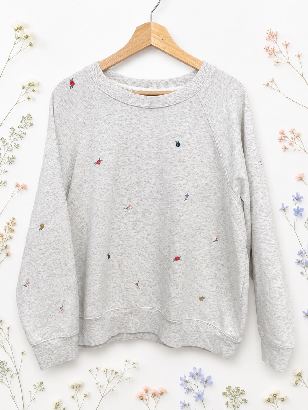 Old Navy Women’s Embroidered Floral Sweatshirt – Women’s XL